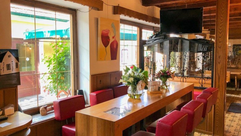 Regulars' table, © Studeny Regulars' table, © Studeny