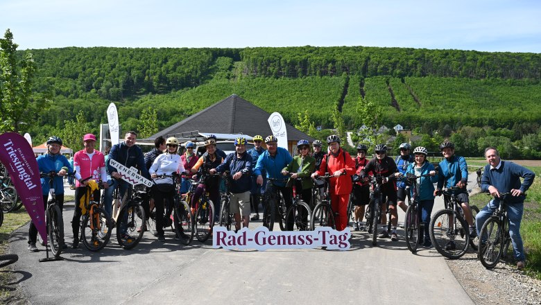 Anradeln Fahrafeld Rad-Genuss-Tag 2024, © Sonja Pohl Anradeln Fahrafeld Rad-Genuss-Tag 2024, © Sonja Pohl