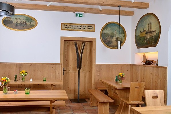 Winegrowing Buschenschank (typical tavern) VINOtake, © Uschi Oswald Winegrowing Buschenschank (typical tavern) VINOtake, © Uschi Oswald