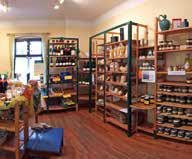 Farm store Steghof, © Elsbeer Wienerwald Interior view of a farm store with shelves full of products.