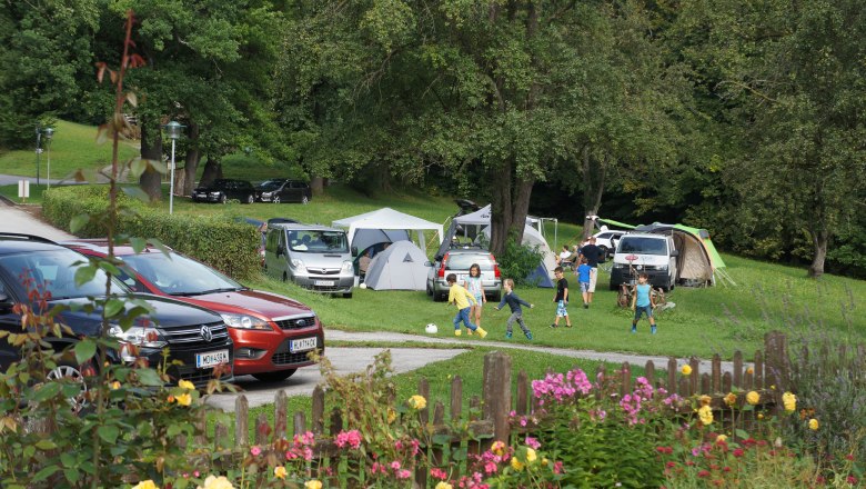 Gruppenplatz, © Reinhard Wallentin Gruppenplatz, © Reinhard Wallentin