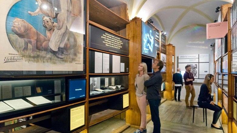 Austrian National Library - Museum of Literature, © Österreichische Nationalbibliothek/Pichler Visitors to the Literature Museum of the Austrian National Library view exhibitions.