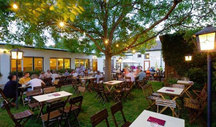 Cozy guest garden, © weinbau steiner Cozy guest garden, © weinbau steiner