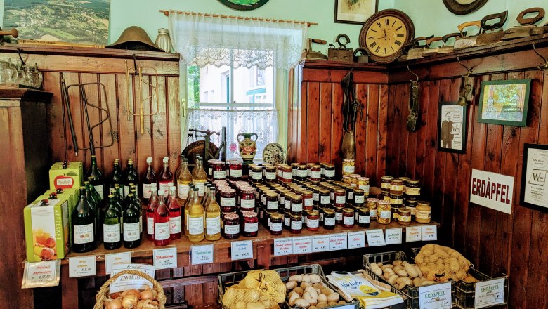 Wieshaider Farm, © Franz Wieshaider Sales room with regional products such as jams, juices and potatoes.