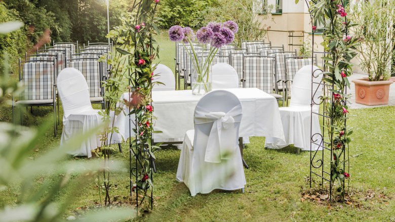 Trauung im Garten - Hotel Höldrichsmühle, © Hotel Höldrichsmühle Trauung im Garten - Hotel Höldrichsmühle, © Hotel Höldrichsmühle