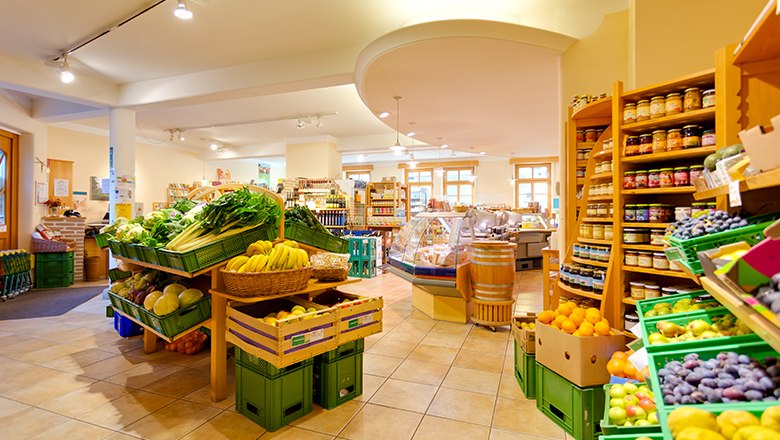 Organic farm Broschek, © Amriphoto Interior view of an organic store with fresh fruit and vegetables.