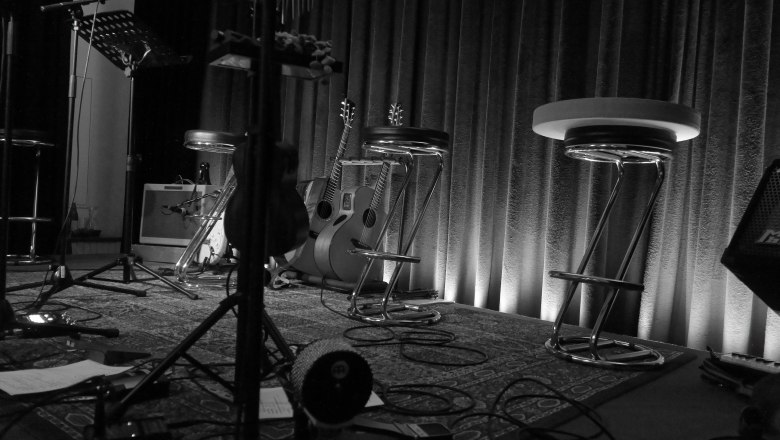 HOB i RAUM stage shortly before the concert begins, © Wolfgang Schwarz HOB i RAUM stage shortly before the concert begins, © Wolfgang Schwarz