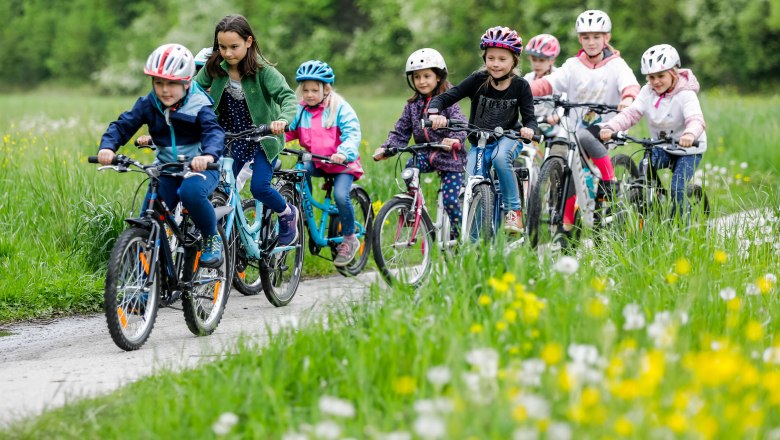 St. Veit - Die Kinder waren mit Rieseneifer dabei, © Wienerwald Tourismus/Christian Husar St. Veit - Die Kinder waren mit Rieseneifer dabei, © Wienerwald Tourismus/Christian Husar