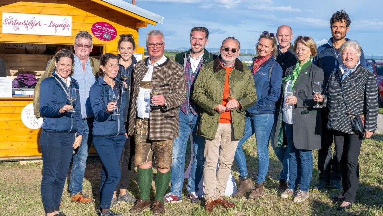 Anstossen auf das erfolgreiche Genussmeilen Comeback!, © Johann Ployer Anstossen auf das erfolgreiche Genussmeilen Comeback!, © Johann Ployer