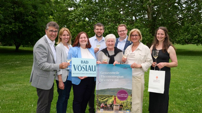 Gemeindevertreter:innen und Bürgermeister:innen der Thermenregion Wienerwald, © NLK Pfeiffer Gemeindevertreter:innen und Bürgermeister:innen der Thermenregion Wienerwald, © NLK Pfeiffer
