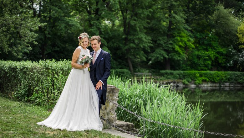 Bridal couple at the pond, © david-ertl Bridal couple at the pond, © david-ertl