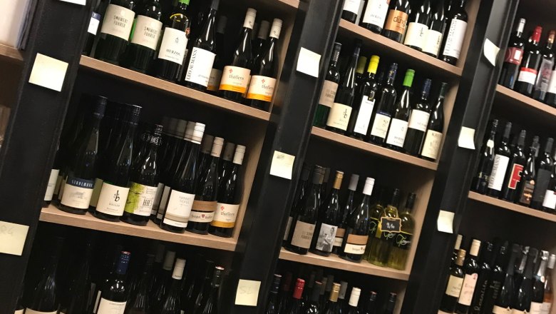 Wine selection, © Vino Neustadt Shelves with different bottles of wine in a store.