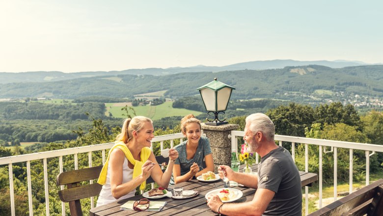 Many restaurants offer everything for a relaxed family dinner, © Christoph Kerschbaum/www.ishootpeople.at Many restaurants offer everything for a relaxed family dinner, © Christoph Kerschbaum/www.ishootpeople.at