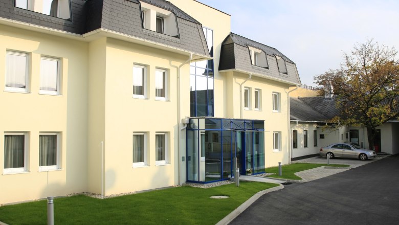 Hoteleinfahrt, © City Hotel Mödling Hoteleinfahrt, © City Hotel Mödling