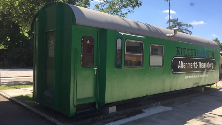 Grüner Gepäckwagen, © M. Schorn Grüner Gepäckwagen, © M. Schorn