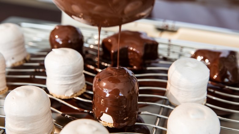 Schwedenbomben Workshop_Glasur, © Niemetz Schwedenbomben Schwedenbomben Workshop_Glasur, © Niemetz Schwedenbomben