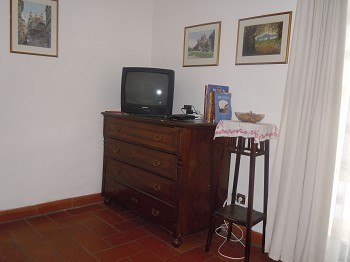 Wohn-Schlafzimmer mit Ausgang auf die Terrasse, © Elfriede Kazda Wohn-Schlafzimmer mit Ausgang auf die Terrasse, © Elfriede Kazda