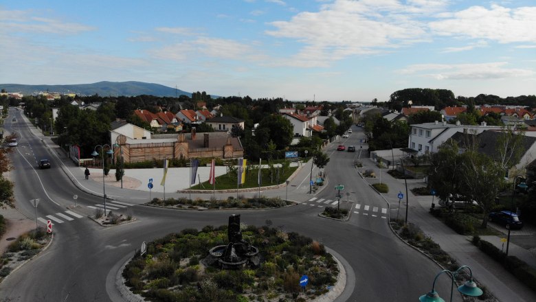 Entrance to Kottingbrunn, © Wolfgang Machain Entrance to Kottingbrunn, © Wolfgang Machain