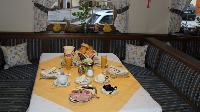 Breakfast table, &copy; Familie Reischer
