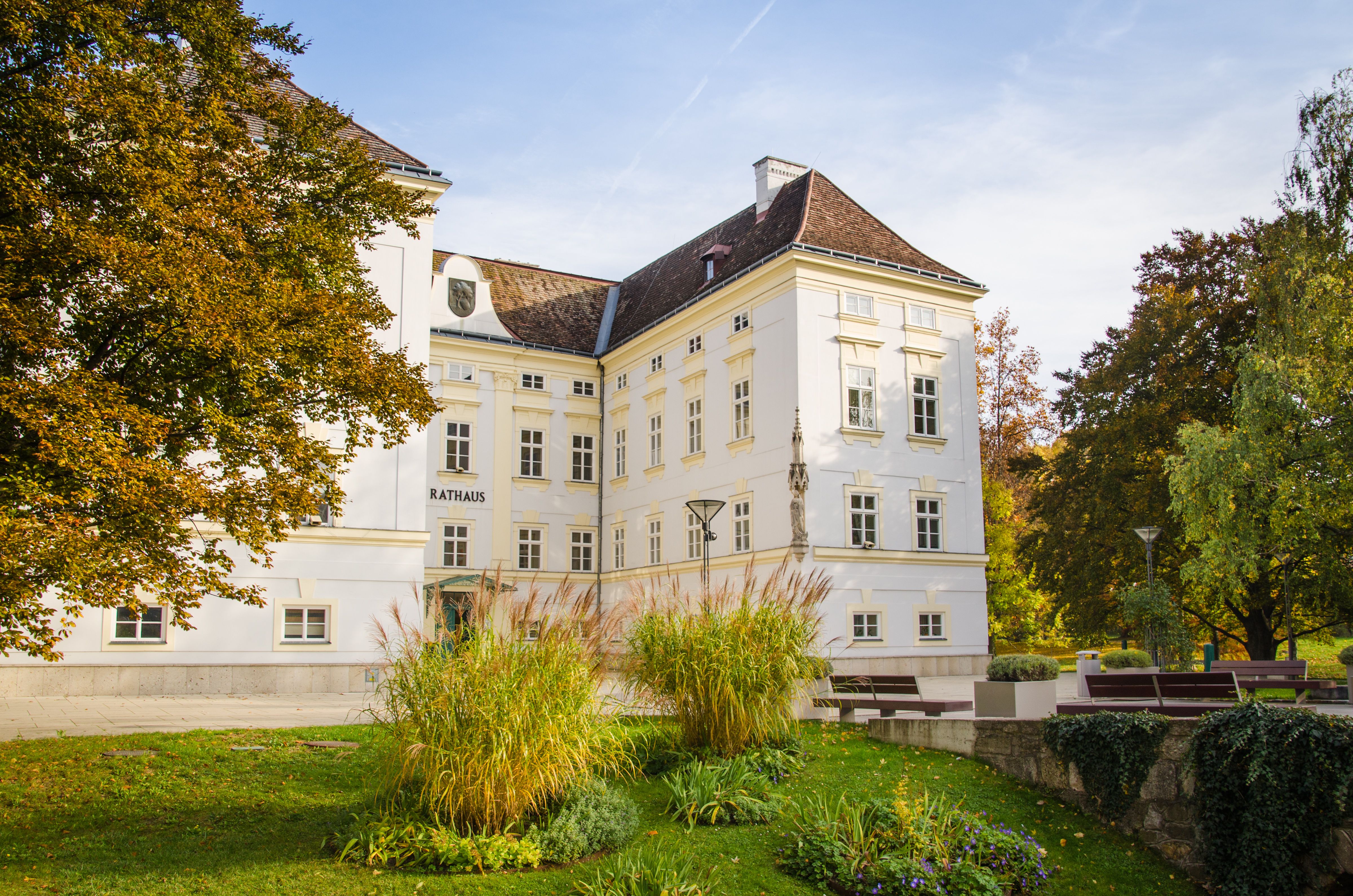 Schloss Bad Vöslau im Herbst
