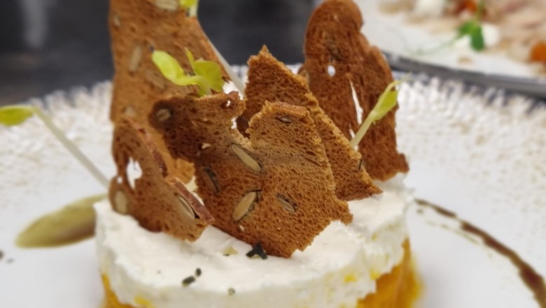 Mille feuille vom Gupferlkasmousse mit Kürbis Chutney, © Sebastien Levier