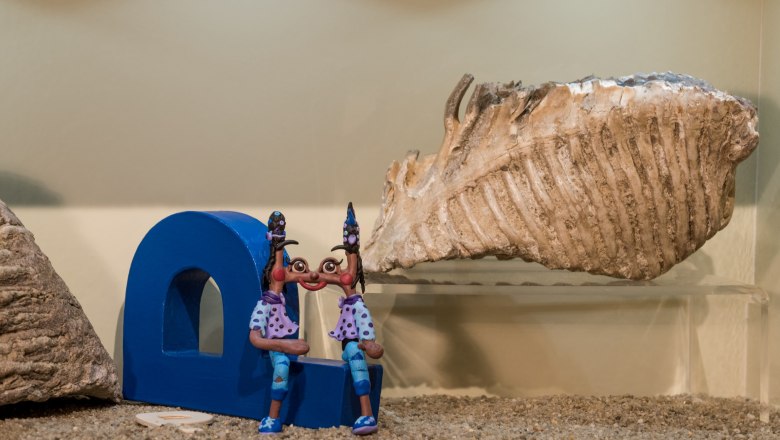 Mammoth tooth and museum mascot Momo Historica, © @ Wolfgang Gonaus