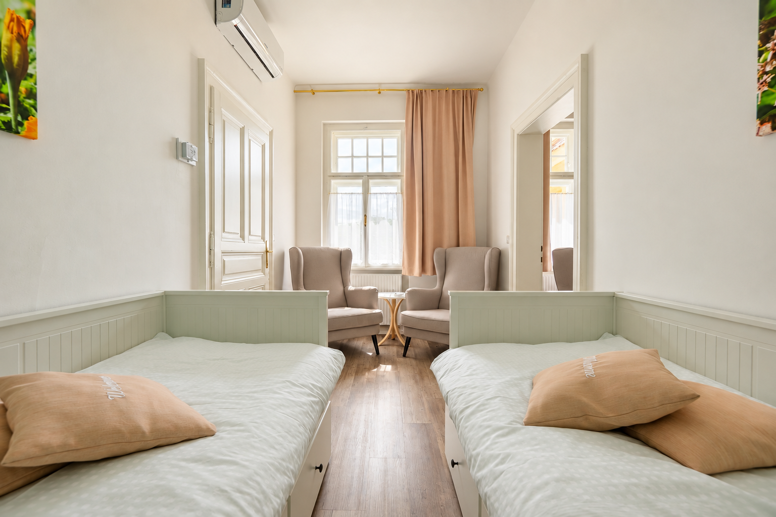 Apartment_Elsa_07_Kinderzimmer_Zwillingsbetten_Gegenansicht
