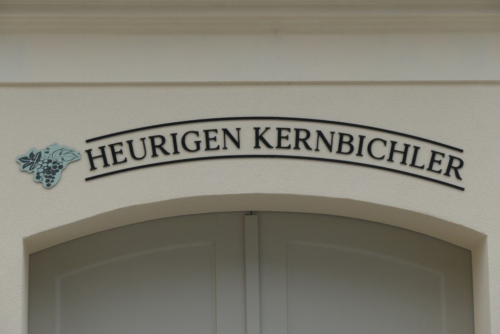 Heurigen Kernbichler Schriftzug