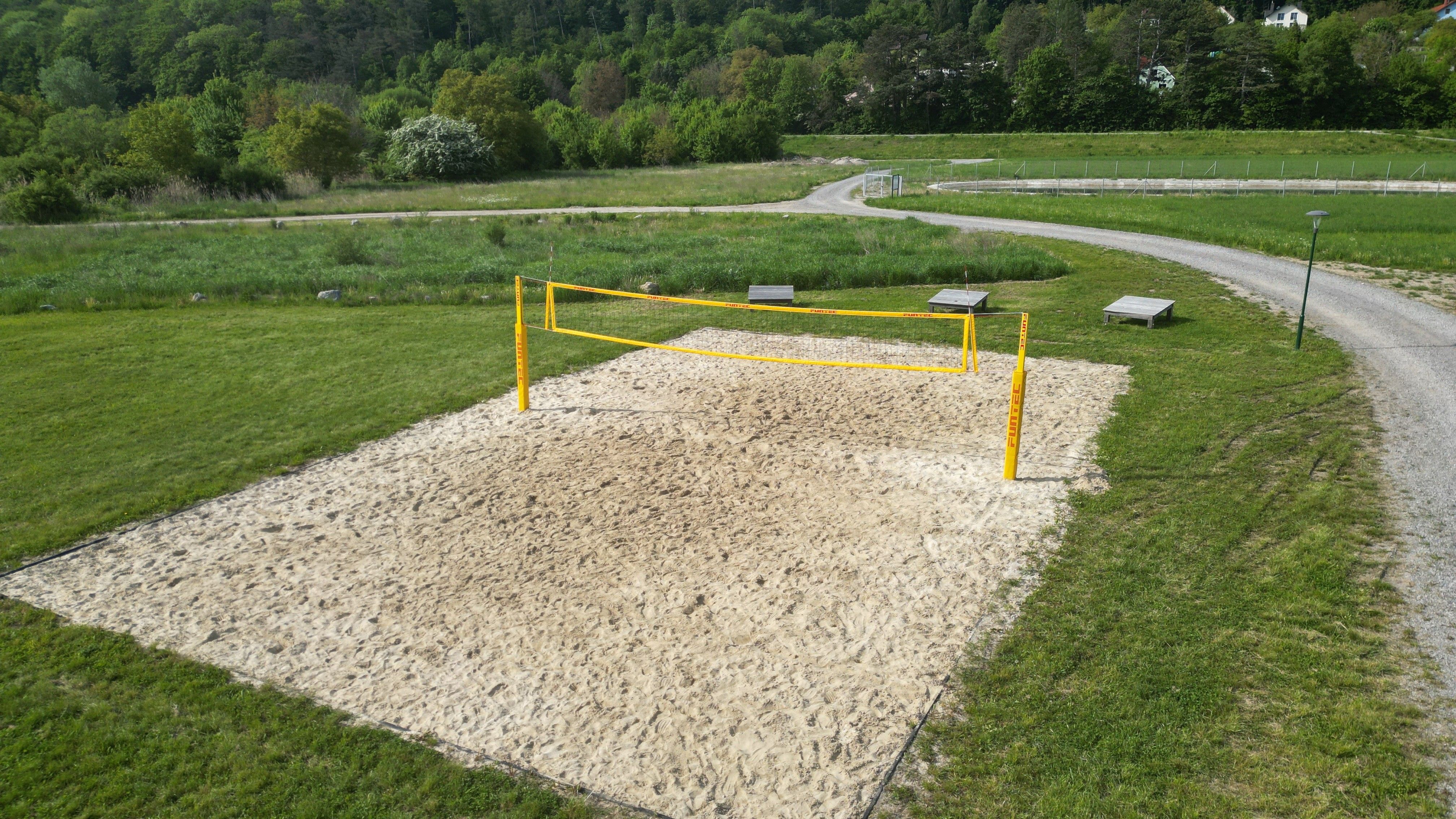 Beach-Volleyball-Platz im Retentionsbecken Fahrafeld
