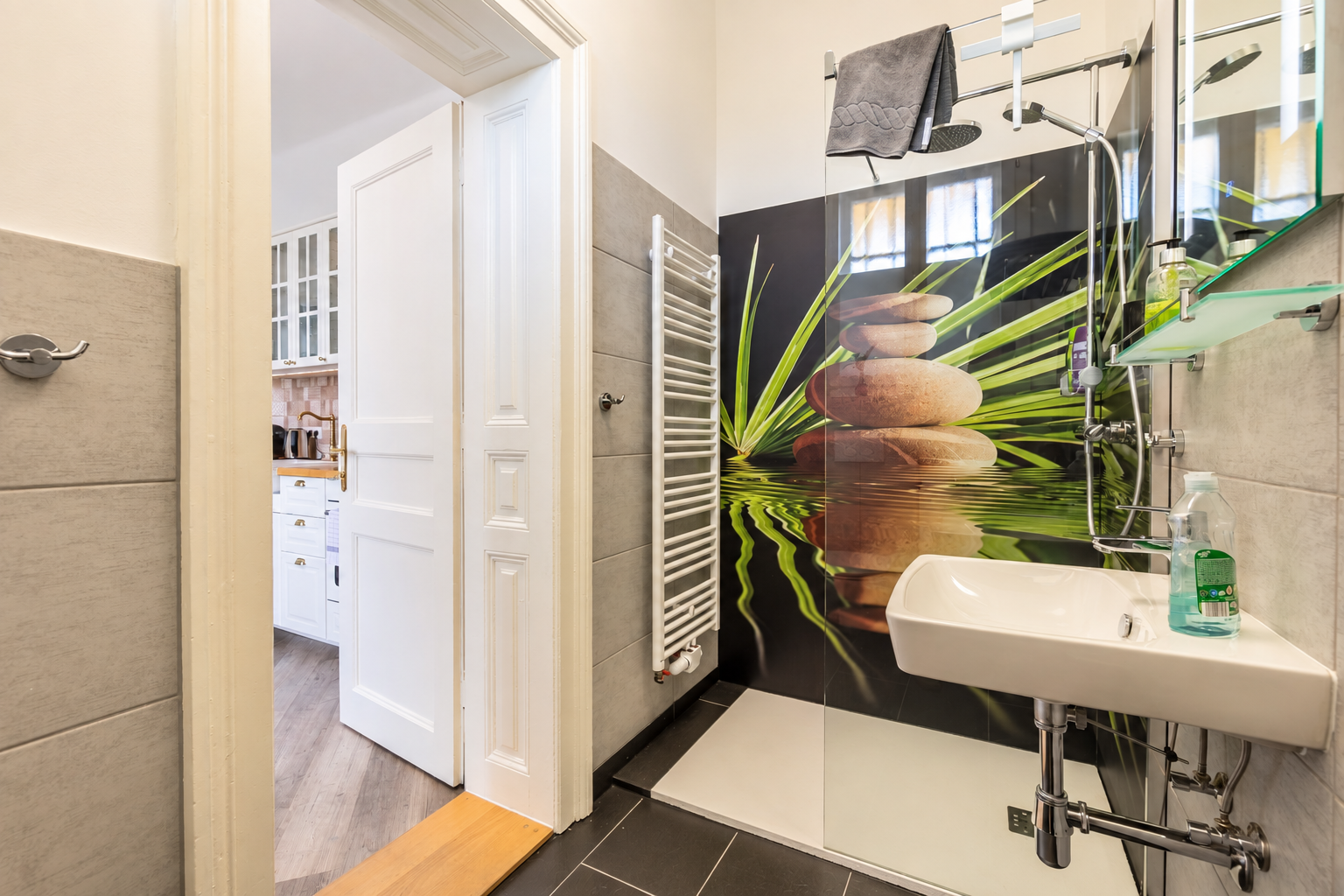 Apartment_Katja_09_Bad_Dusche_Eingang
