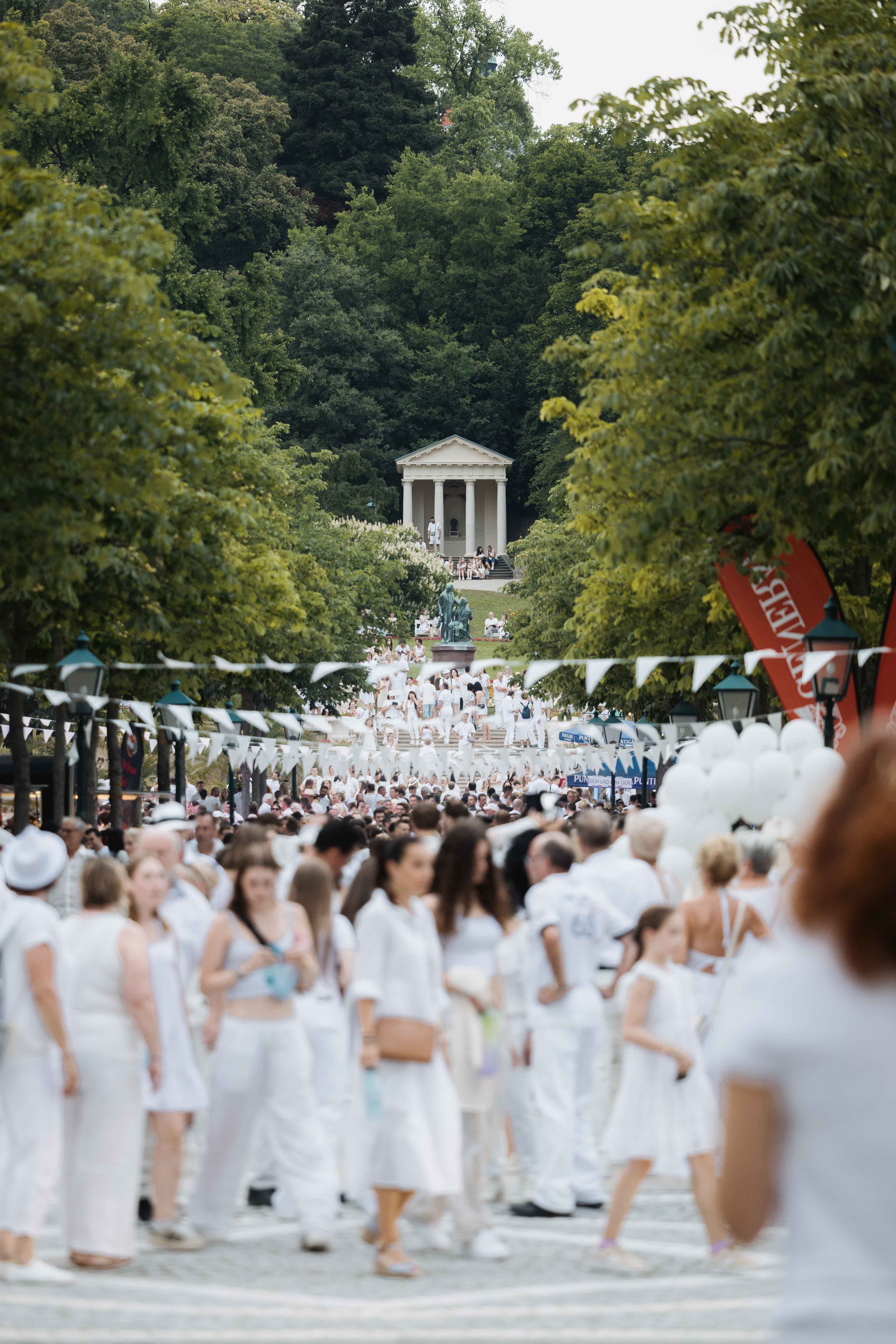 Baden in Weiss