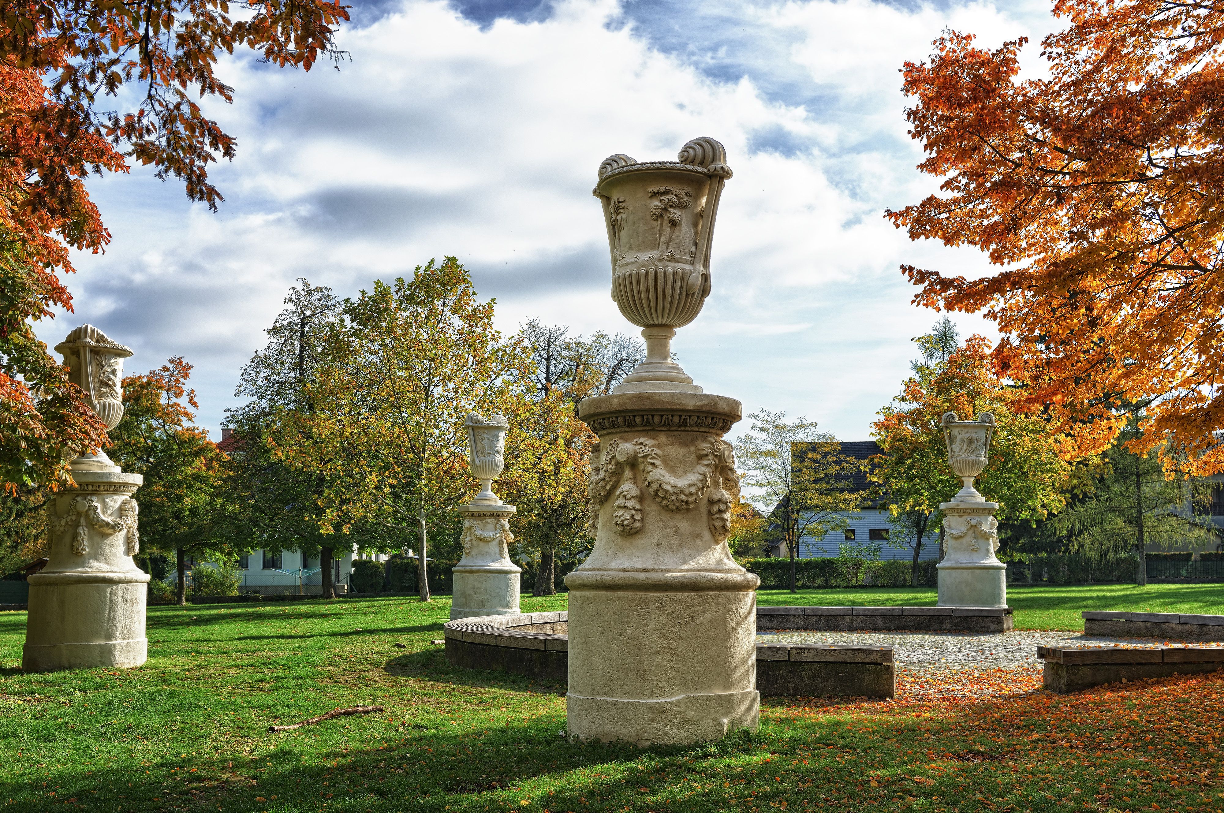 Schlosspark Bad Vöslau, Zaunervasen