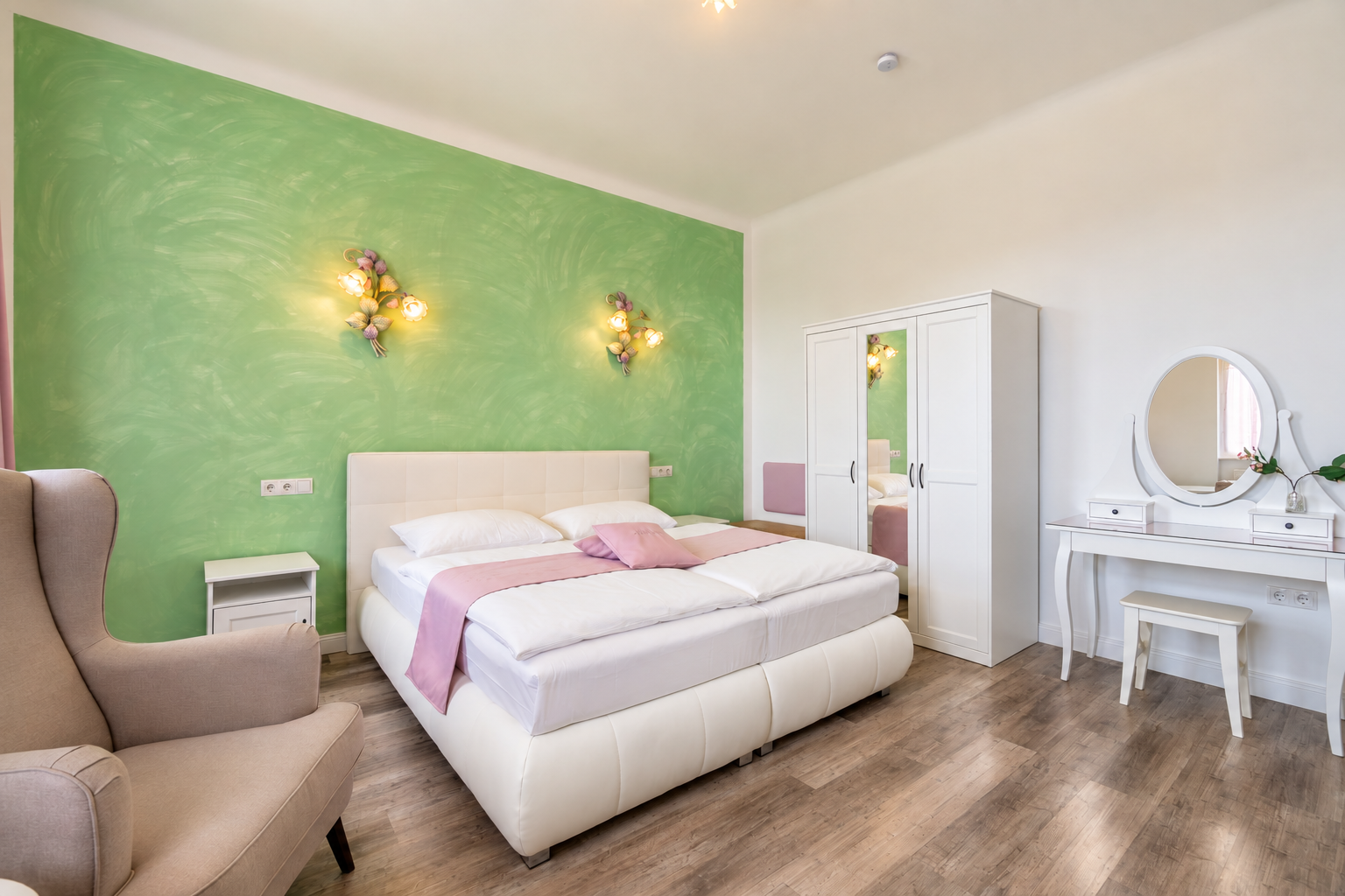 Apartment_Katja_01_Schlafzimmer_Gruen