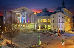 Stadttheater Baden bei Nacht
