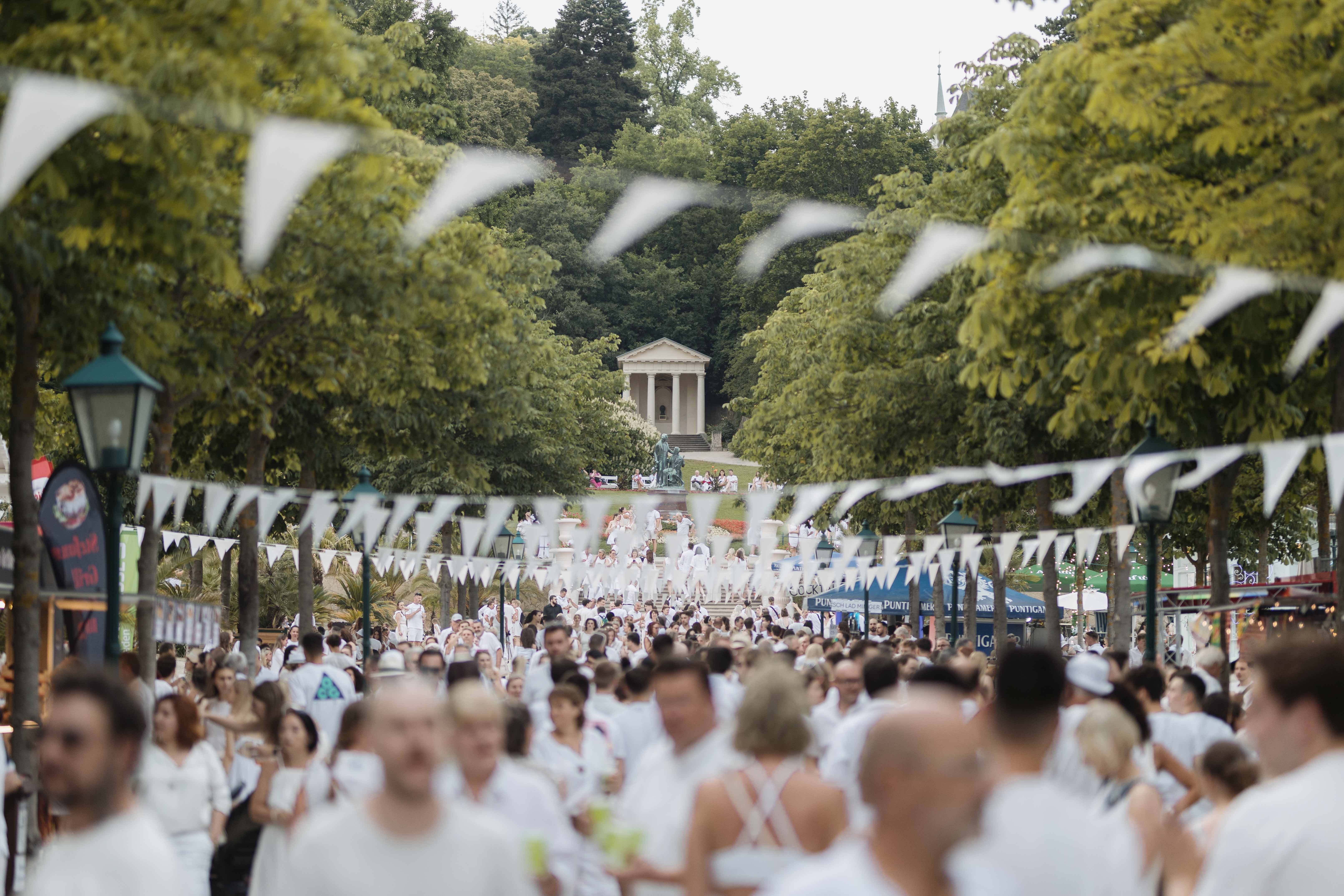 Baden in Weiss