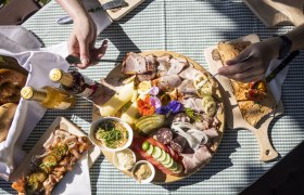 Radlheuriger Kernbichler, &copy; Velontour