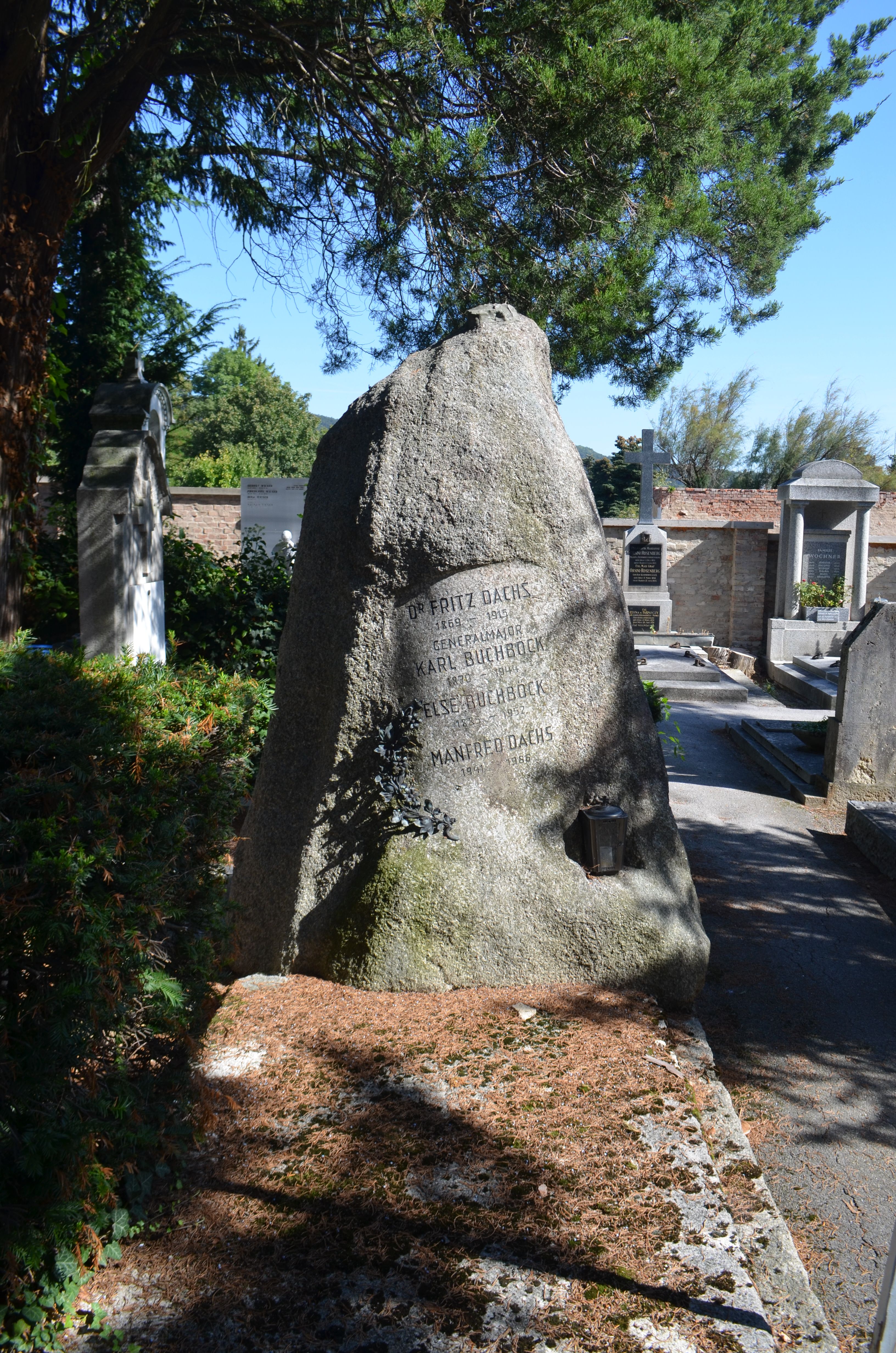 Helenenfriedhof, Grab Fritz Dachs