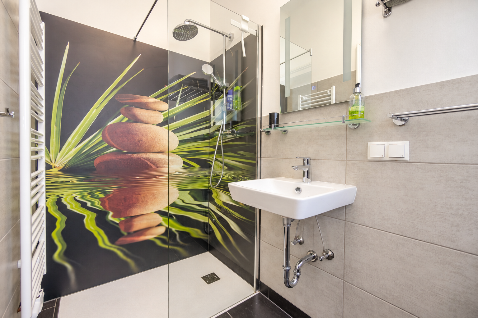 Apartment_Elsa_11_Bad_Dusche_Steine