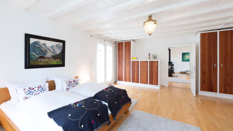 Das Appartement Fasanwiese bietet auf 90m² Platz für bis zu drei Personen. Es verfügt über einen großen Wohnbereich mit Küche und eine großzügige private Terrasse., © Schloss Schönau Management KG
