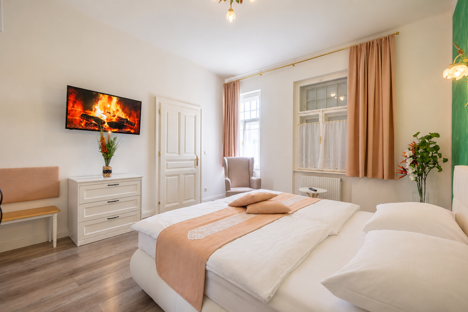 Apartment_Elsa_03_Schlafzimmer_Bett_TV