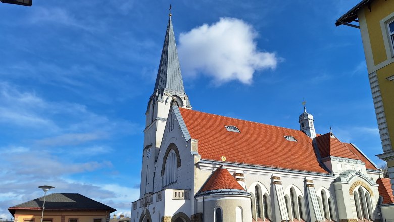 Exterior view of Pressbaum parish church, &copy; Christine Heub&ouml;ck