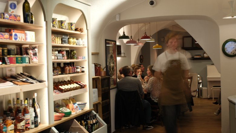 Feinste französische Spezialitäten im historischen Gewölbe – von Rohmilchkäse bis Tarte. Jeden Samstag Verkostung & Spezial-Events!, © La Marchande @Lily