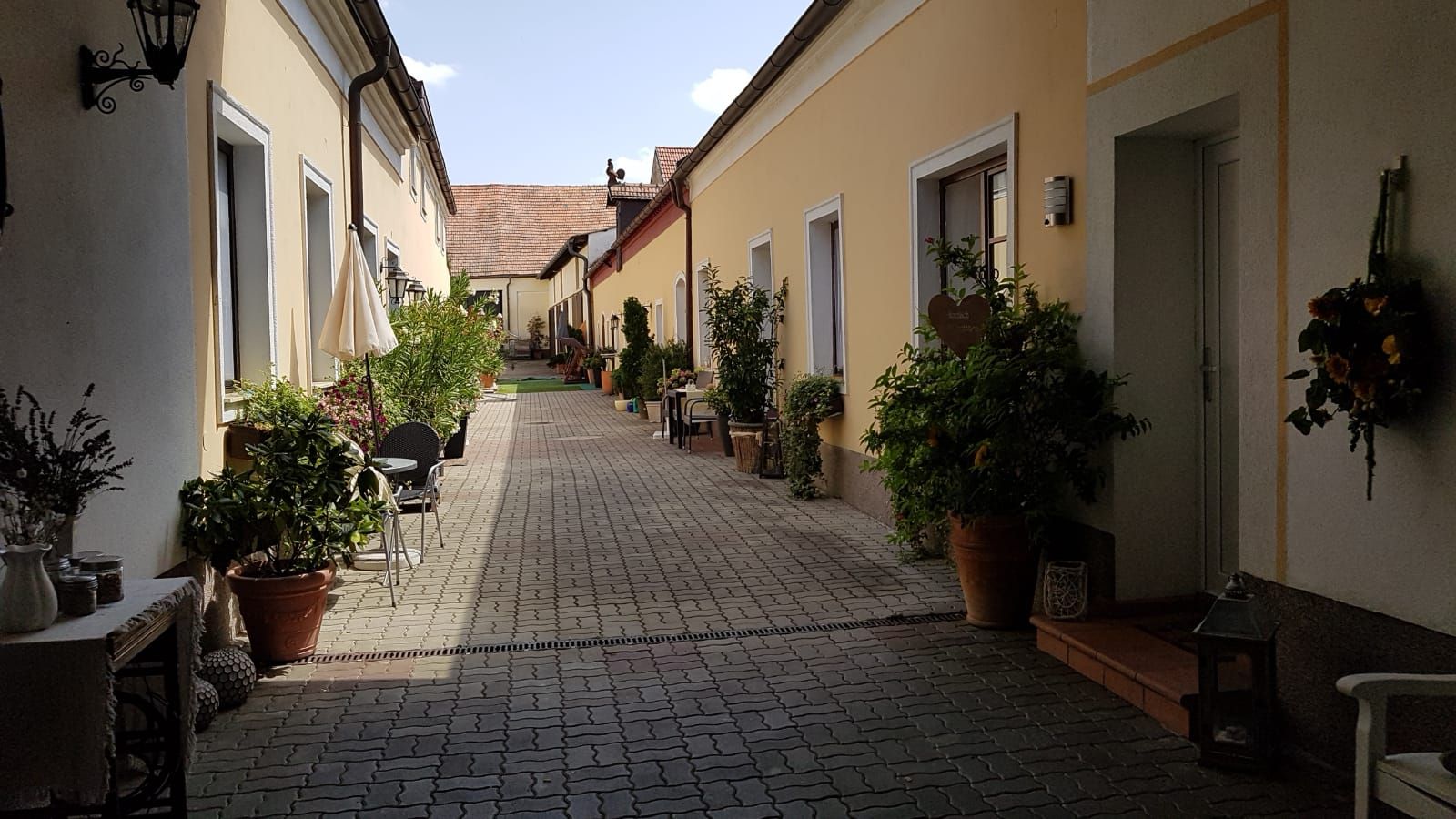 Hof innen Richtung Stadl