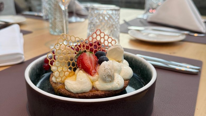 Honig Macaron mit Joghurtcreme, © Sebastien Levier