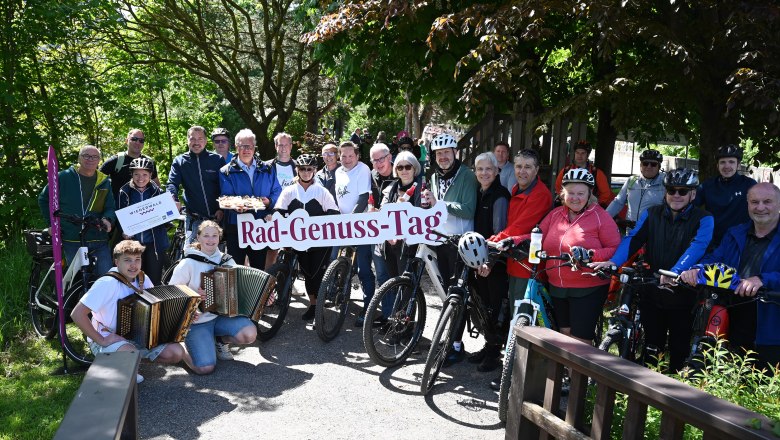 Ausgezeichnete Stimmung beim „Anradeln“ in Weissenbach, © © Wienerwald Tourismus/Sonja Pohl