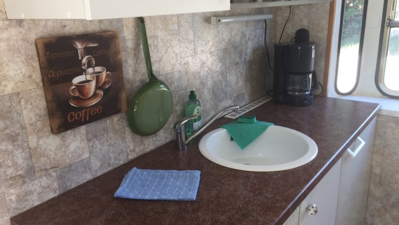 Lovingly furnished kitchen in the 100-year-old baggage car, &copy; M. Schorn