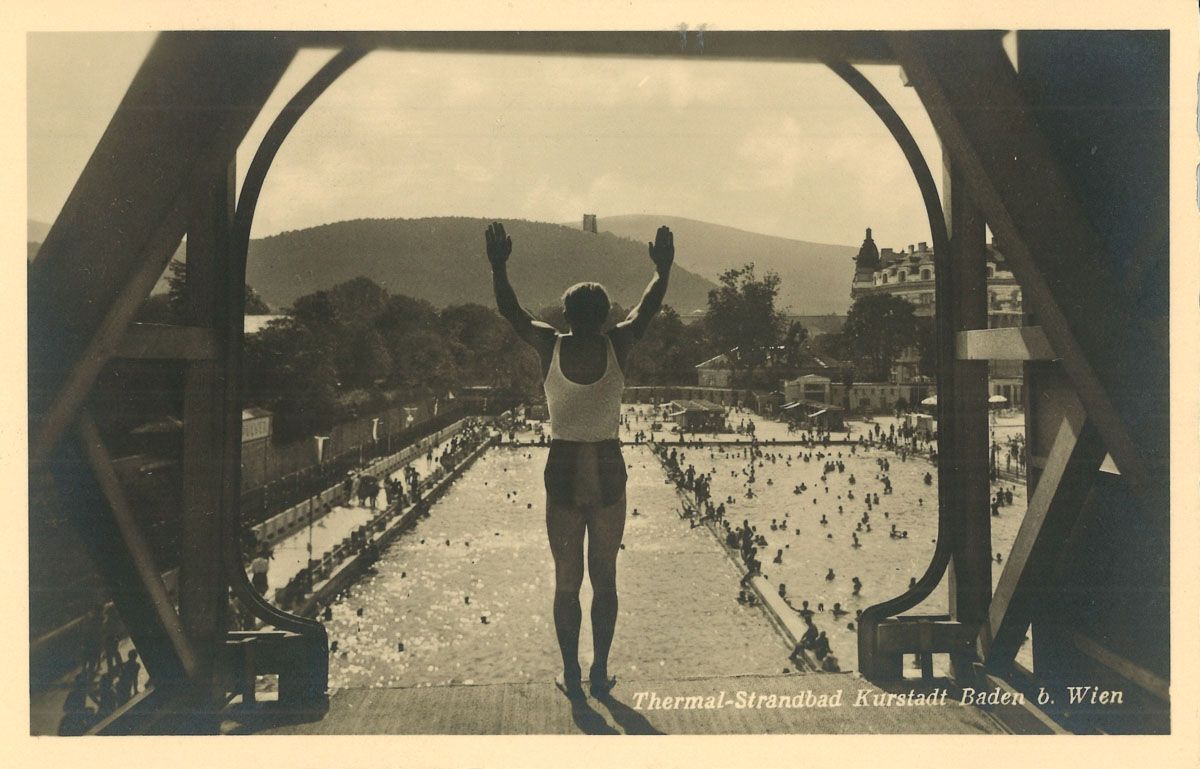 erster Sprung vom 10 Meter Turm bei der Eröffnung am 24. Juli 1926