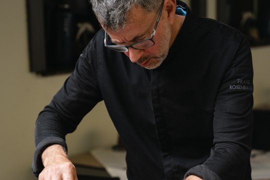 Franz Rosenbauch beim Kochen, © Unleashed Studio