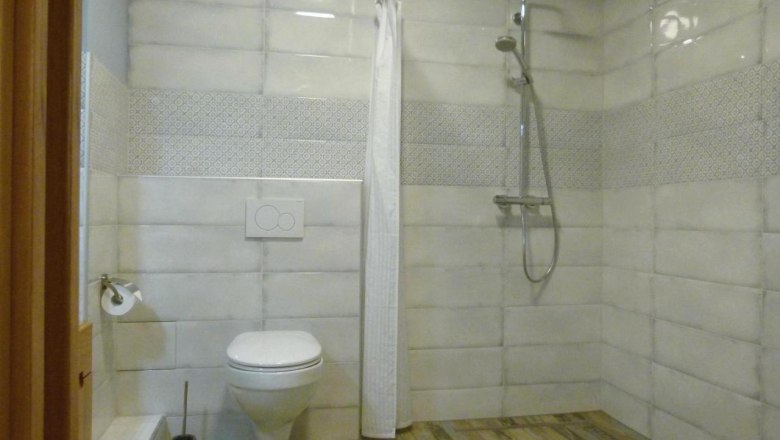 zimmer5_bad, &copy; [Nicole Montaperti]