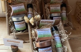 farmeria-gift-basket-with-business-card, &copy; Wienerwald Tourismus